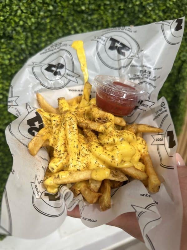 Frites fraîches maison avec Cheddar